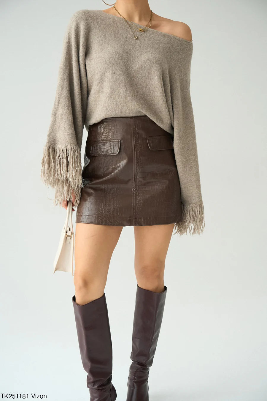 Fringe sleeve knit jumper