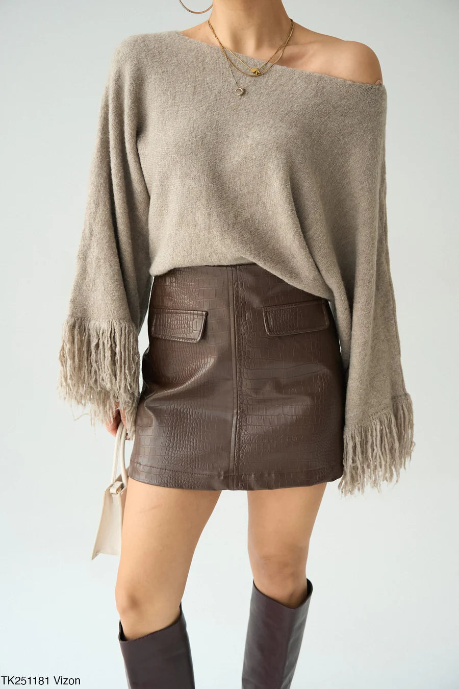 Fringe sleeve knit jumper