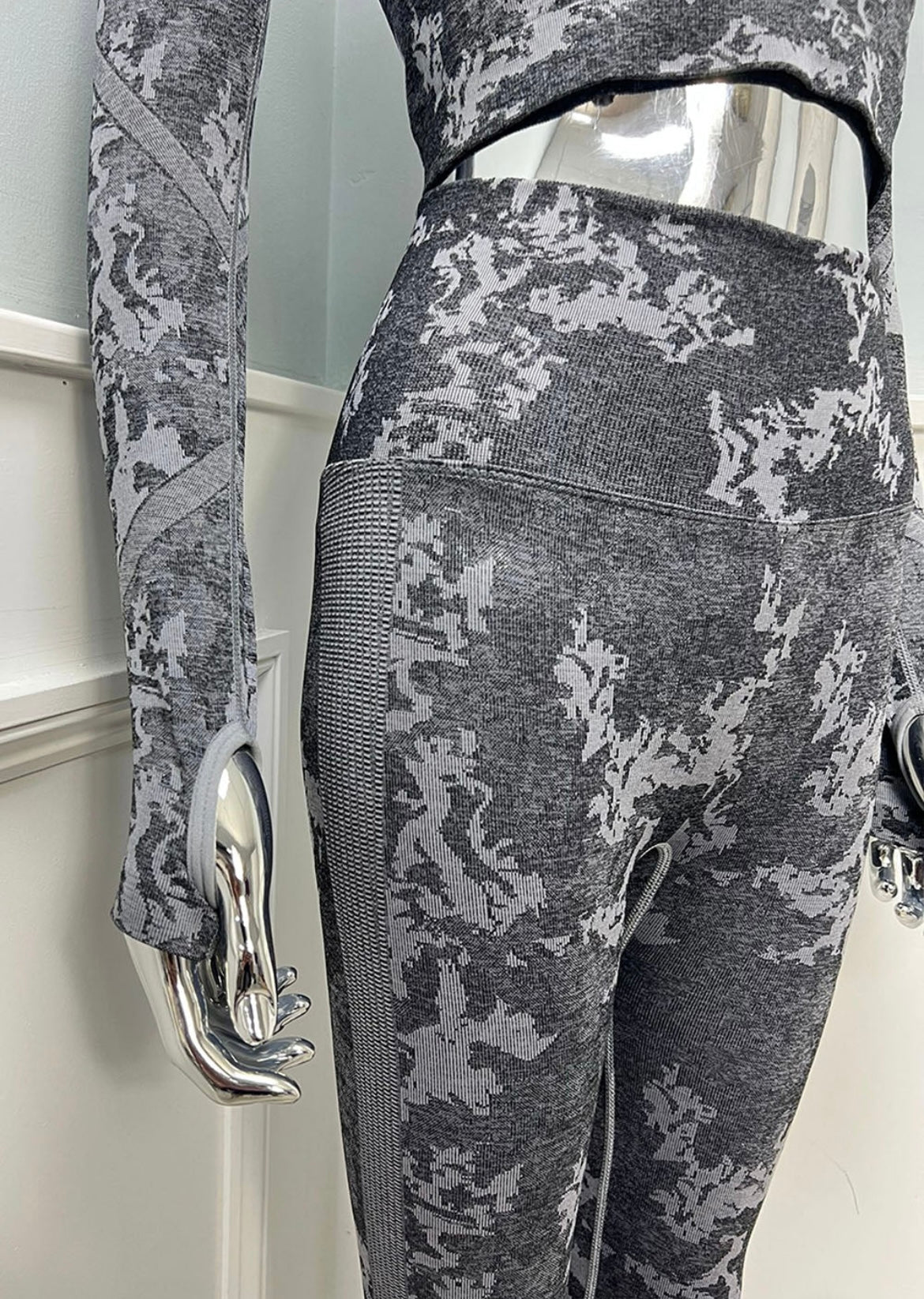 Long sleeved scrunch bum gym set